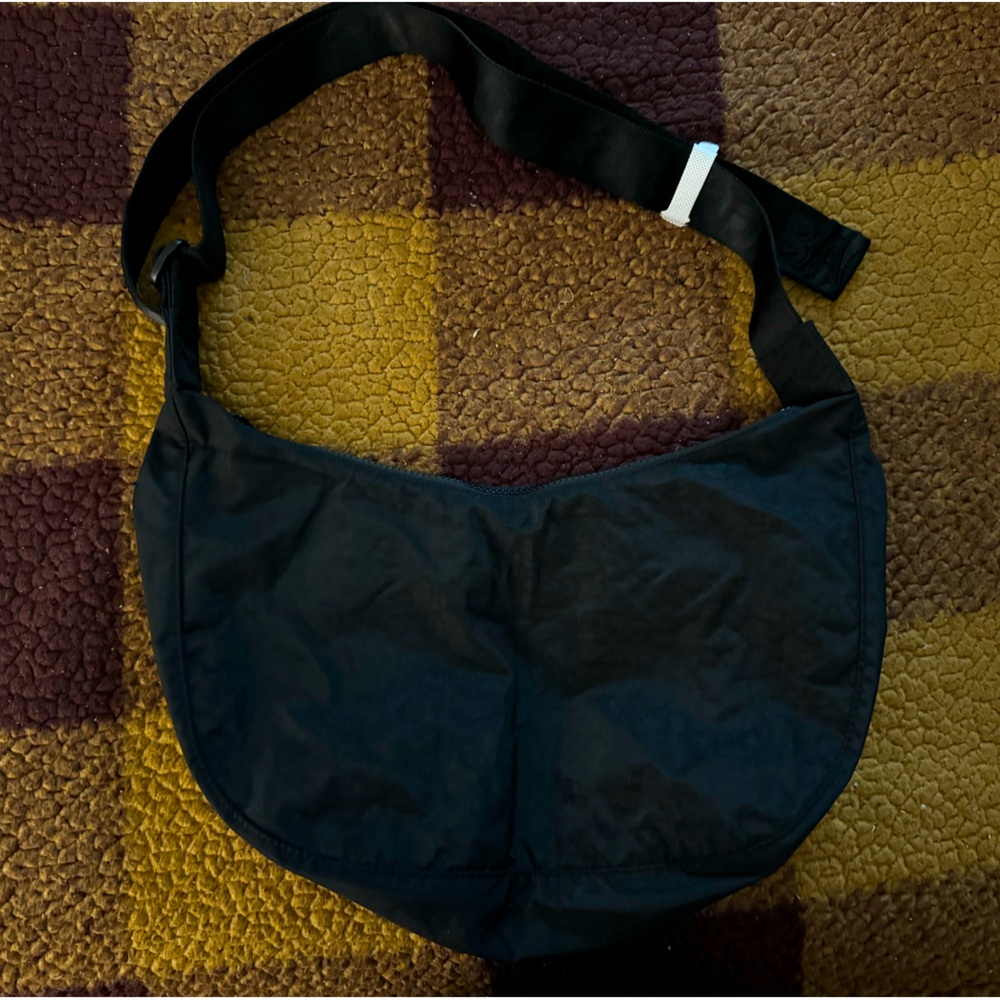 NWT Medium BAGGU Crescent Bag